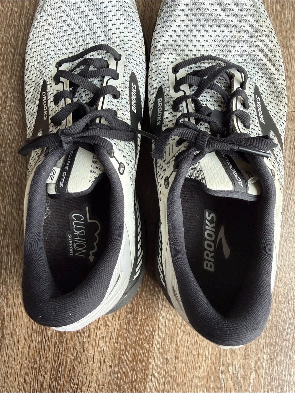 Brooks Adrenaline GTS Men's Running Shoes - White and Black - Picture 7 of 8